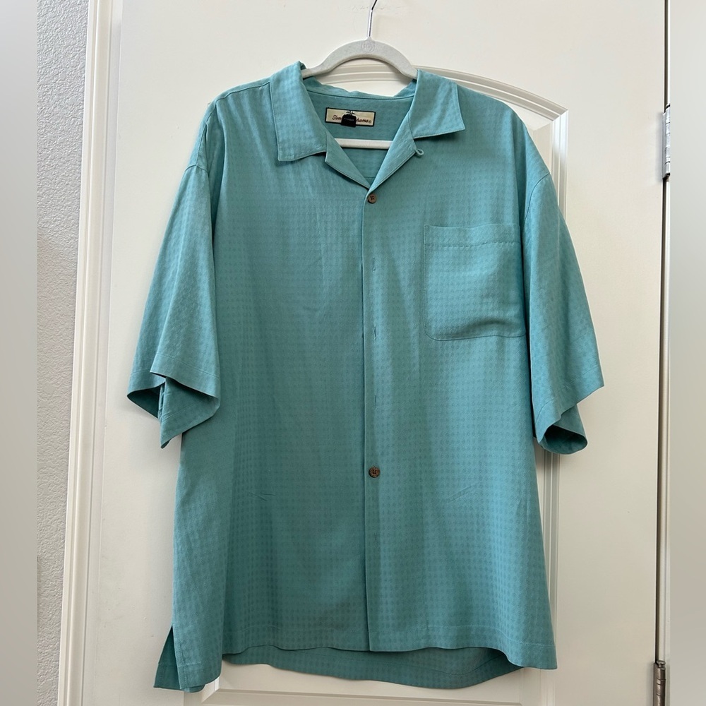 Tommy Bahama 100% Silk camp shirt. Wooden buttons. Vacation. Coastal. Classic.XL
